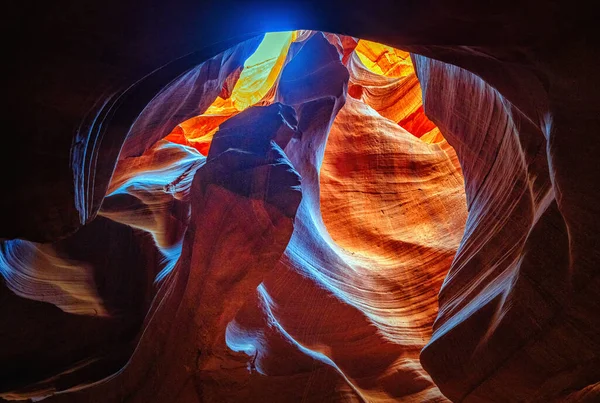 アンテロープキャニオンライトと岩Arizona Usa — ストック写真