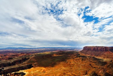 Doğanın erozyonu güzel kanyon manzarası yaratıyor, Ölü At Eyalet Parkı, Utah ABD