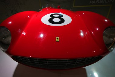 Modena, İtalya, Yıl 2022, MEF Müzesi Enzo Ferrari, ünlü turistik yer, müze detayları