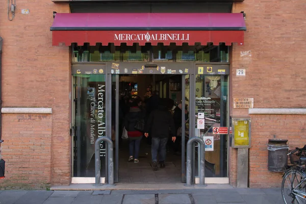 モデナ イタリア 2023年2月 モデナ 観光地の伝統的な屋根付き市場の入り口 — ストック写真