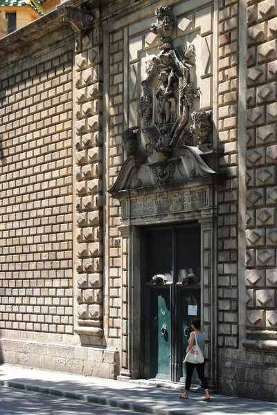 Барселона, Испания, архитектурная деталь на улице Рамбла, туристическое место