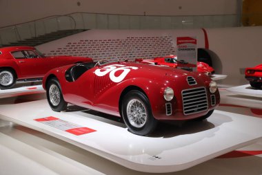 Modena, 16 Haziran 2023, MEF Müzesi Enzo Ferrari, yarışmalar için orijinal Ferrari 125 S spor araba, tarihi araba 1947