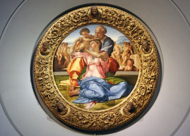 Floransa, İtalya, 11 Mart 2024 - Uffizi Galeri Müzesi, Tondo Doni, Michelangelo Buonarotti 'nin ünlü tablosu