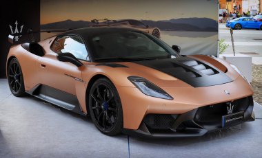 Modena, İtalya, 6 Haziran 2025 - Maserati spor arabası yeni model ST2 Stradale (2025) bir otomobil fuarı meydanında