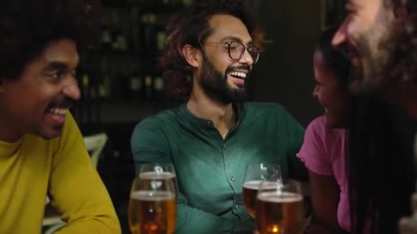 Group Diverse Friends Enjoying Weekend Together Cheering Beers Brewery Bar — Stock Video