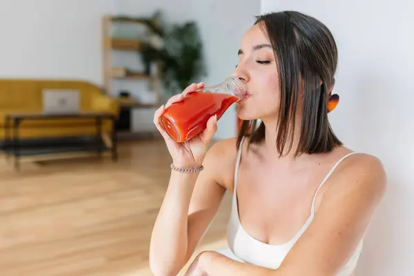 Young Beautiful Woman Drinking Tomato Juice Fitness Workout Healthy Food — Stock Photo, Image