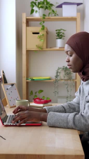 Vertical Video Young African Student Woman Muslim Headscarf Using Laptop — Stock Video