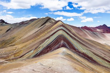Vinicunca Dağı, Cusco, Peru, Güney Amerika 'da, Montana de Colores Gökkuşağı Dağı olarak da bilinir.