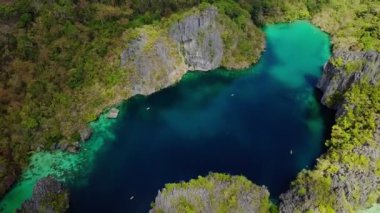 El Nido, Palawan Adası, Filipinler 'deki Büyük Göl manzarası üzerinde insansız hava aracı uçuşu.