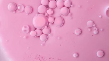 Yağlı yüzeyde pembe boya kabarcıkları. Akrilik boya. Fantastik hipnotik yüzey.