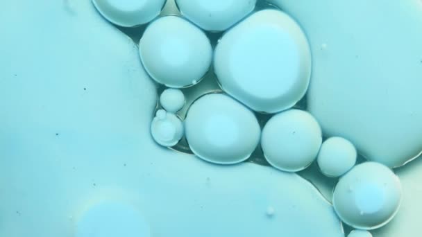 Голубые Пузыри Краски Поверхности Масла Акриловая Краска Фантастическая Гипнотическая Поверхность Стоковое Видео