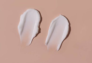 Pastel arka planda kozmetik krem dokusu. Cilt bakımı.