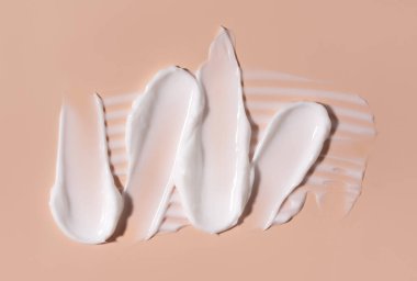 Pastel arka planda kozmetik krem dokusu. Cilt bakımı.