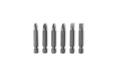 Beyaz arkaplanda izole edilmiş tornavida parçaları kümesi