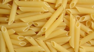 Çiğ İtalyan makarnası, Spinning. Penne Rigate. Üst Görünüm.