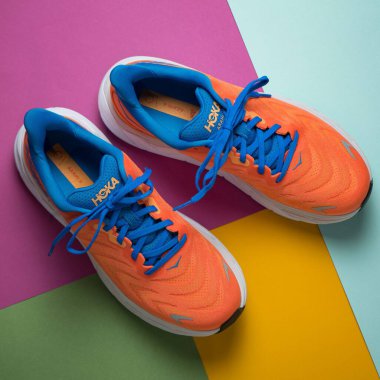 Yeni spor ayakkabı modeli Hoka Arahi 6