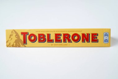 LVIV, UKRAINE - 4 Eylül 2023: Toblerone çikolatası