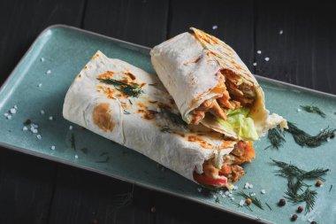 Tavuk ve biftekli taze donör kebabı