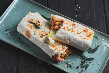 Tavuk ve biftekli taze donör kebabı