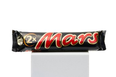 Lviv, Ukrayna - 14 Şubat 2024: Beyaz üzerinde Mars çikolatası