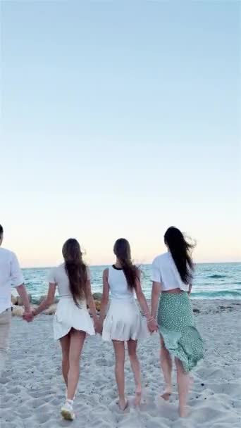 Happy Family Four Brach Vacation Sunset High Quality Fullhd Footage — Video