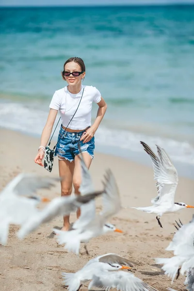 Adorable Girl Tropical Beach Vacation — Stockfoto