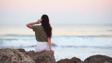 Genç güzel kadın tatil