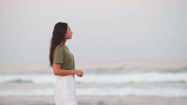 Genç güzel kadın tatil