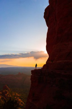Sedona Arizona 'daki Oak Creek' te Katedral Kaya oluşumu