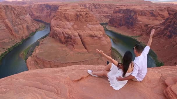 Jeune Couple Vacances Horseshoe Band Canyon Page Arizona Concept Aventure — Video