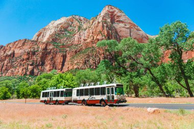 Utah 'taki Zion Ulusal Parkı' nda ücretsiz servis otobüsü