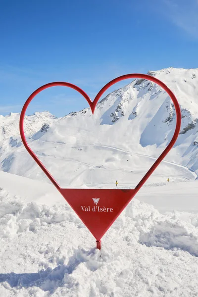 Κόκκινο Πλαίσιο Σχήμα Καρδιάς Στις Πλαγιές Val Isere Χειμώνα Που — Φωτογραφία Αρχείου