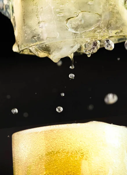 Постріл Золотого Мексиканського Текіли Вапном Сіллю Чорному Тлі Склянку Текіли — стокове фото