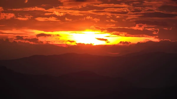 Час Проміжку Красивих Пейзажів Заходу Сонця Вершині Гори Вид Повітря — стокове фото