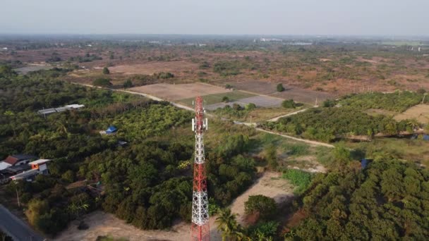Torre Transmisión Pilón Vista Aérea Poste Telefónico Contra Paisaje Rural — Vídeos de Stock