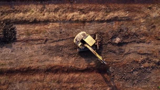 Escavadeira Cavar Chão Local Construção Vista Aérea Uma Escavadeira Carregadora — Vídeo de Stock