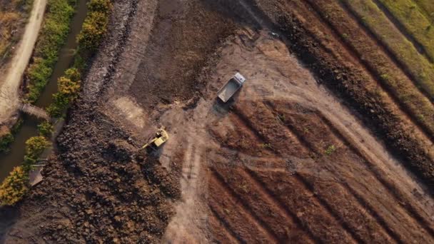 Aerial View Wheel Loader Excavator Backhoe Loading Sand Heavy Earthmover — 비디오