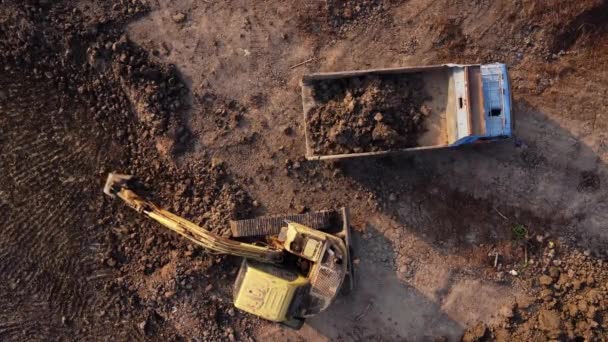 Aerial View Wheel Loader Excavator Backhoe Loading Sand Heavy Earthmover — Stock Video