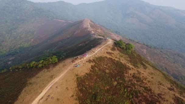 Vista Aérea Cordillera Sin Árboles Destruida Por Los Humanos Montañas — Vídeos de Stock