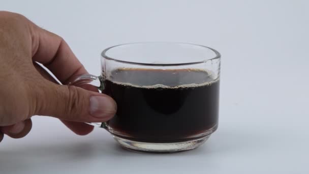 Мужские Руки Пьют Кофе Простое Рабочее Место Утренний Кофе Брейк — стоковое видео