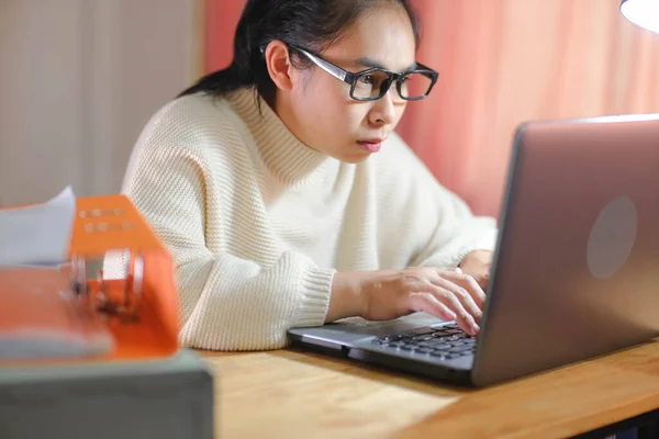 stock image Busy businesswoman working on laptop computer in office. Confident young woman in casual clothes using laptop while working at home.