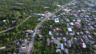 Kuzey Tayland 'daki kırsal bir köyün insansız hava aracı görüntüsü.