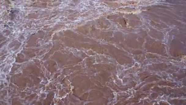 Widok Powietrza Wody Uwalnianej Kanału Odwadniającego Betonowej Tamy Jest Sposobem — Wideo stockowe
