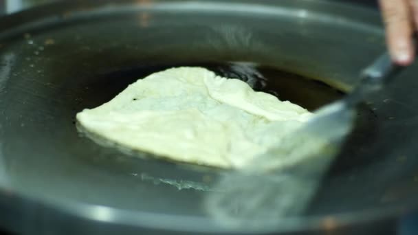 Roti Making Roti Thresh Tepung Oleh Pembuat Roti Dengan Minyak — Stok Video