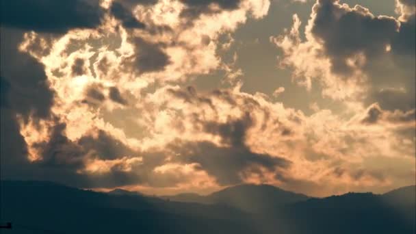 Λήξη Του Χρόνου Του Όμορφου Ηλιοβασιλέματος Στην Κορυφή Του Βουνού — Αρχείο Βίντεο