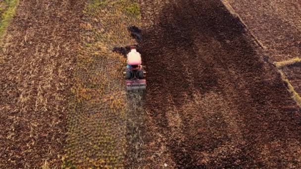 Modern Traktor Gépek Szántás Mezők Tavaszi Gazdaságban Mezőgazdasági Termelők Művelése — Stock videók