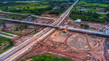 Mekong Nehri üzerindeki köprünün inşaat alanının havadan görüntüsü. Tayland 'ın Bueng Kan eyaletinde yeni bir Tayland-Lao Dostluk Köprüsü inşaatı.
