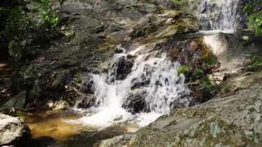 Trai Trung Şelalesi, Chalerm Rattanakosin Ulusal Parkı, Kanchanaburi, Tayland.