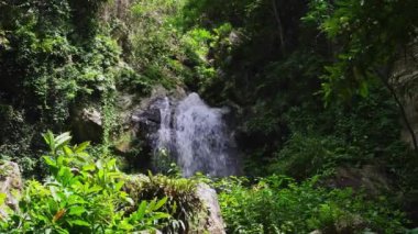 Trai Trung Şelalesi, Chalerm Rattanakosin Ulusal Parkı, Kanchanaburi, Tayland.