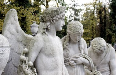 Melek Gabriel ve Bakire Meryem. Bilinmeyen bir yazar tarafından yapılan 19. yüzyılın heykeli.)